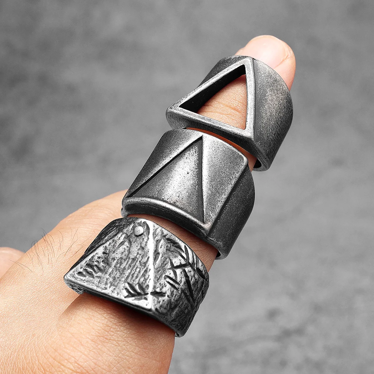 Vintage Fashion Newtown - Cincin Pria Segitiga Retro Baja Tahan